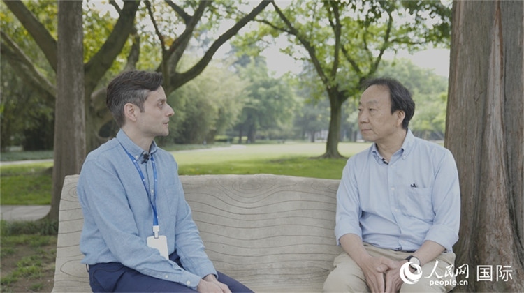 三星堆博物館館長雷雨接受人民網(wǎng)采訪。人民網(wǎng)記者 張榮攝