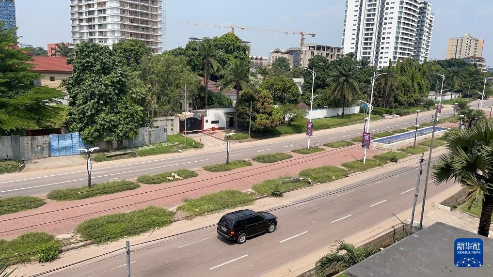 這是5月19日在剛果（金）首都金沙薩拍攝的街景（手機(jī)照片）。新華社發(fā)