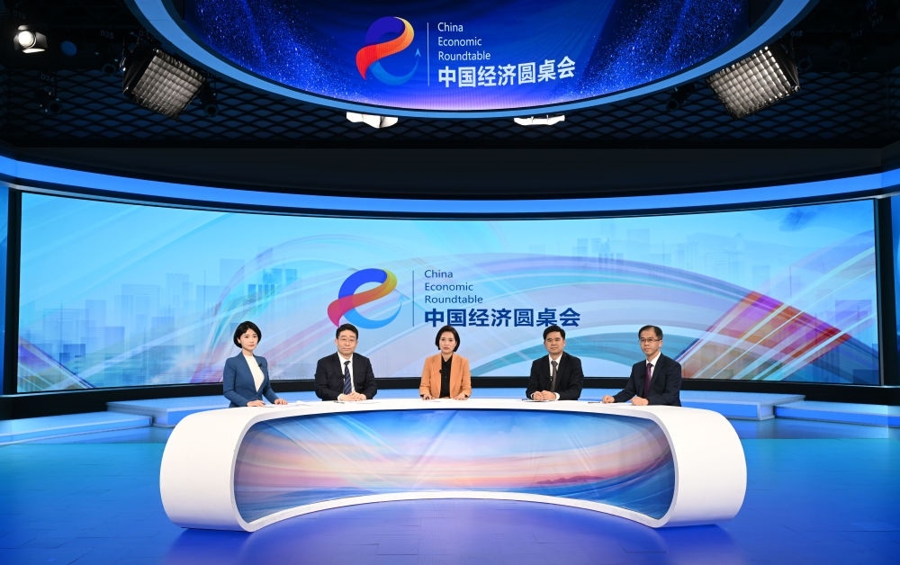 這是“中國經(jīng)濟(jì)圓桌會(huì)”錄制現(xiàn)場(chǎng)。新華社記者 金良快 攝