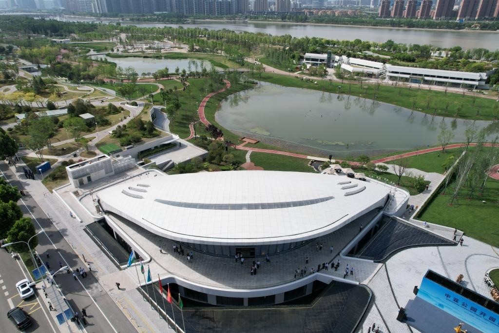 這是位于西安的中亞公園航拍畫(huà)面。新華社記者付瑞霞 攝