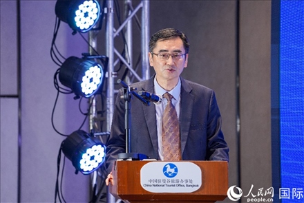 曼谷中國文化中心兼中國駐曼谷旅游辦事處主任闕小華發(fā)表演講。（普拉維攝）