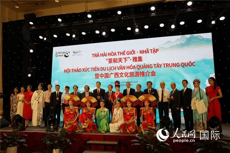 中越兩國嘉賓合影留念。人民網(wǎng)記者楊曄攝