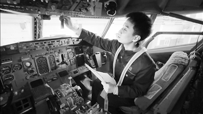  學生在西航職院實訓基地培訓。 王禹涵攝