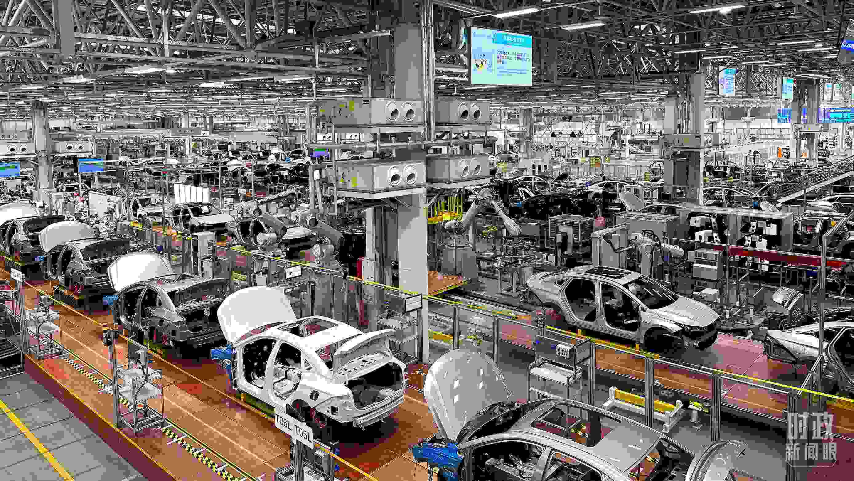 廣州廣汽埃安總裝車間智能生產(chǎn)線。2023年4月，習(xí)近平曾到這里考察。（總臺央視記者趙化拍攝）