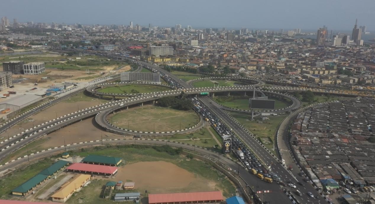 新修復(fù)的尼日利亞拉各斯三號(hào)橋鳥瞰圖。中國(guó)土木尼日利亞有限公司供圖