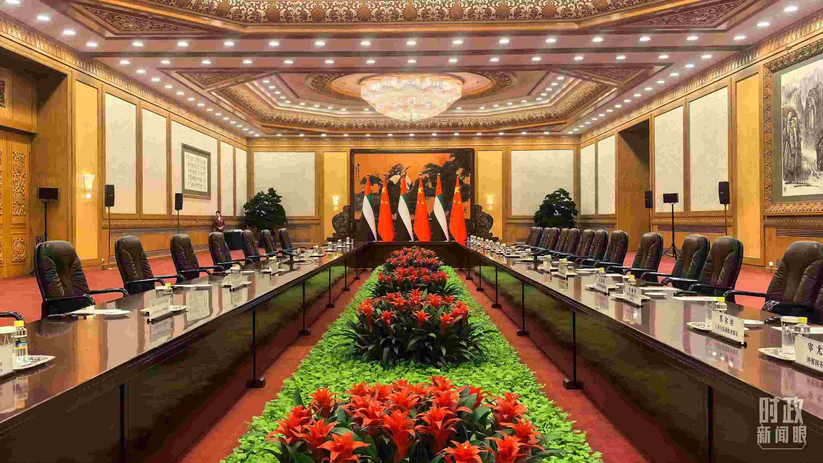 △5月30日下午，習近平主席同阿聯(lián)酋總統(tǒng)穆罕默德會談。這是會談開始前的現(xiàn)場。（總臺央視記者鄂介甫拍攝）