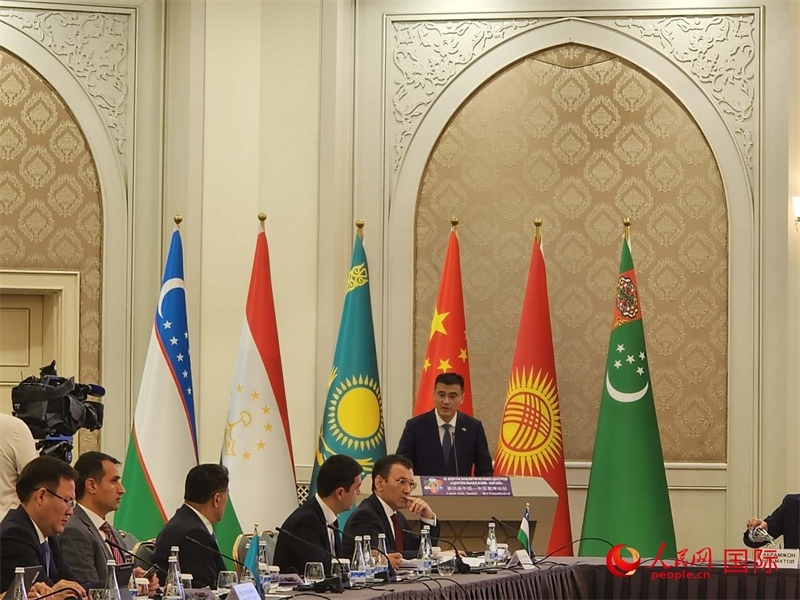 中國(guó)駐烏茲別克斯坦大使于駿致辭。人民網(wǎng)記者 李強(qiáng)攝