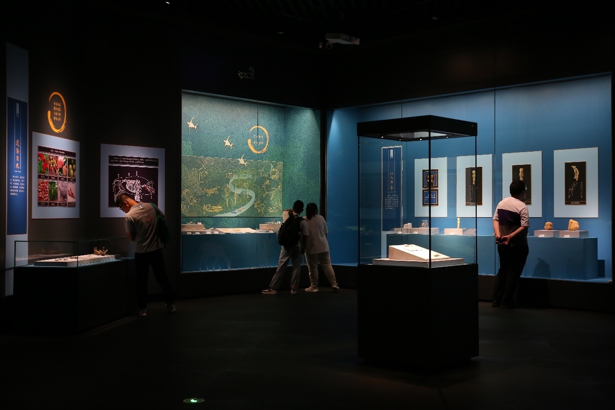 觀眾正在參觀展覽。國家文物局供圖