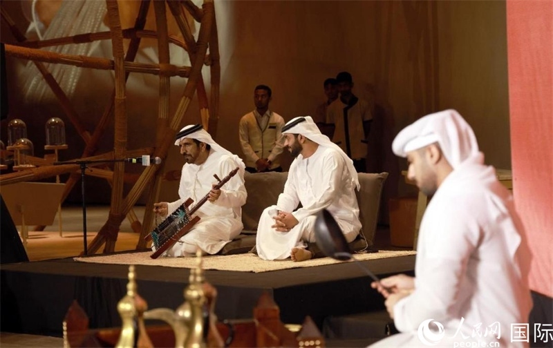 阿拉伯咖啡演示和當?shù)匚幕硌?。人民網(wǎng)記者 管克江攝