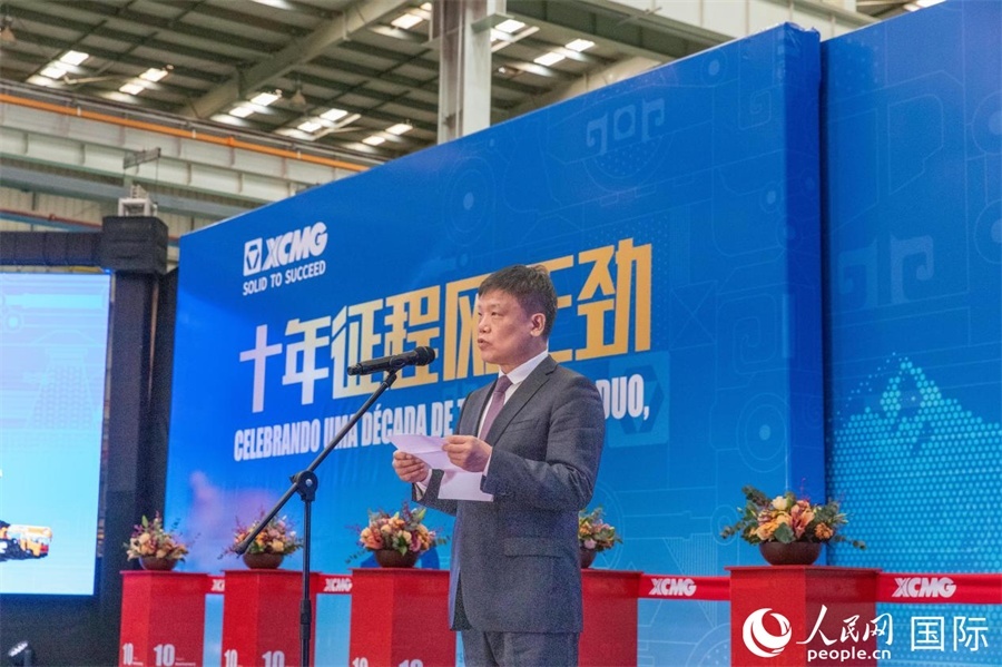 中國貿(mào)促會(huì)駐巴西代表處總代表郭英會(huì)在致辭中表示，過去十年，中巴經(jīng)貿(mào)關(guān)系迅猛發(fā)展，數(shù)百家中國企業(yè)進(jìn)入巴西，投資巴西，為巴西的經(jīng)濟(jì)建設(shè)貢獻(xiàn)中國企業(yè)的力量。 人民日報(bào)社拉美中心分社 威廉·科埃略·維亞納攝