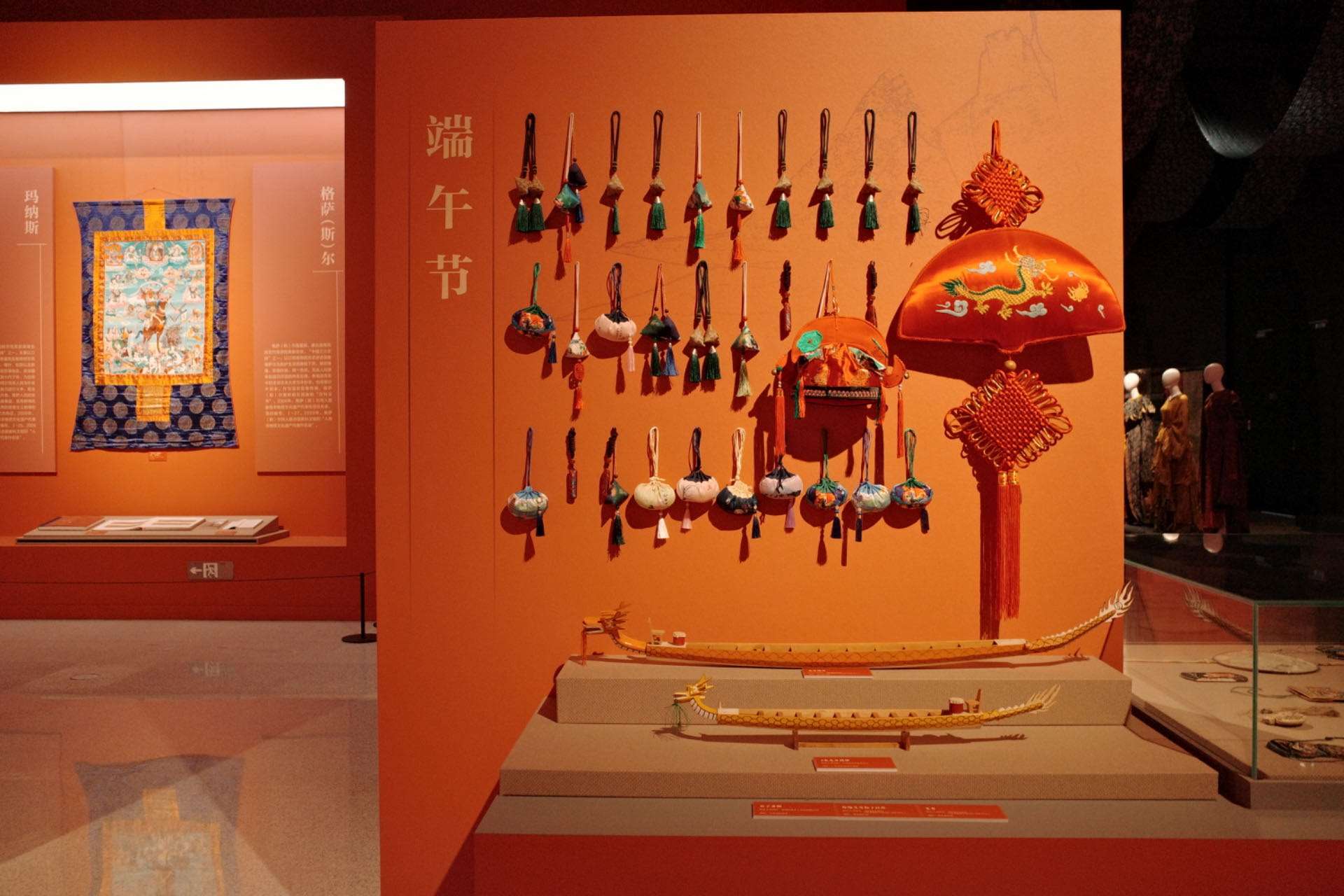 “氣象萬千——中國非遺保護實踐主題展”展示了端午節(jié)主題的非遺。人民網(wǎng)記者 劉微攝