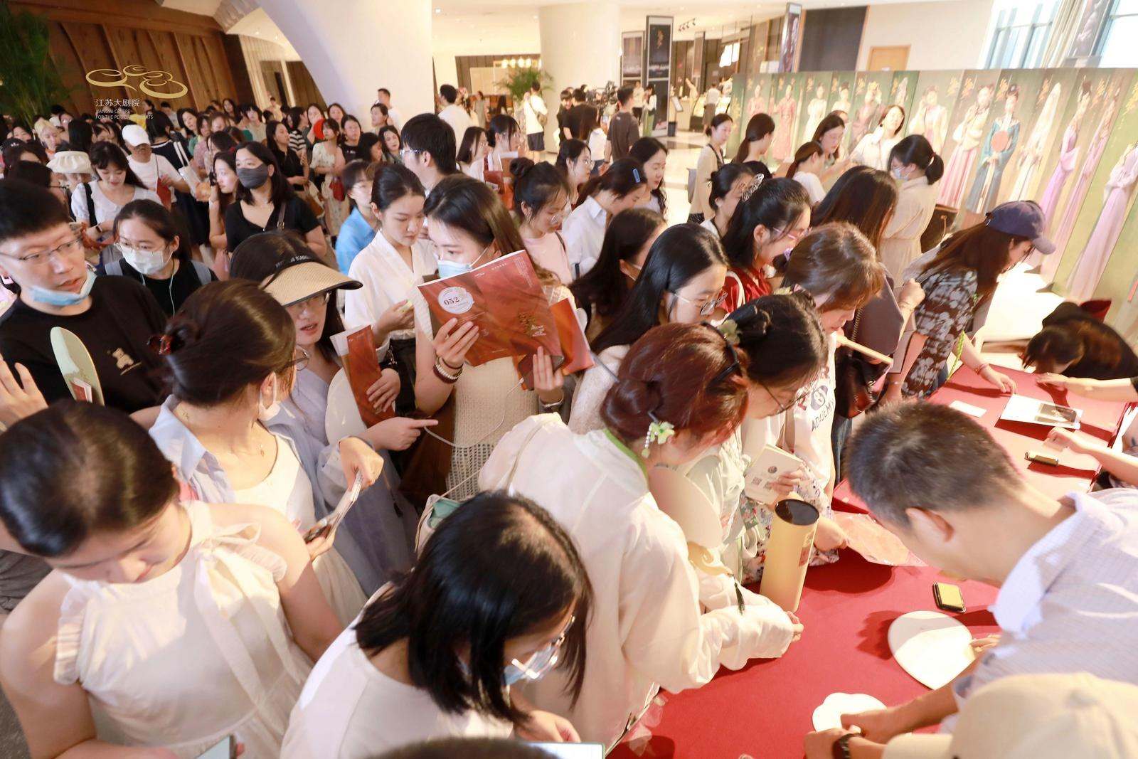 《紅樓夢(mèng)》粉絲熱情等待蓋章中 劇院供圖