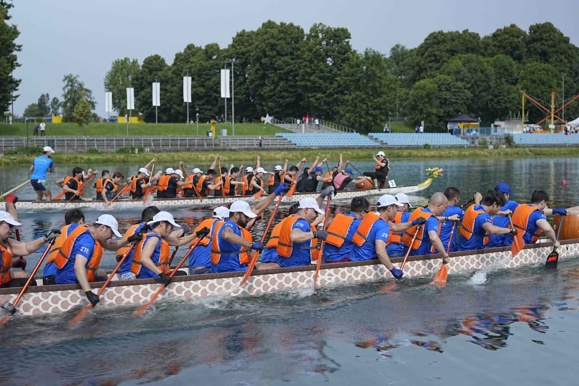 爭渡、爭渡，選手們你爭我奪，奮勇爭先。主辦方供圖