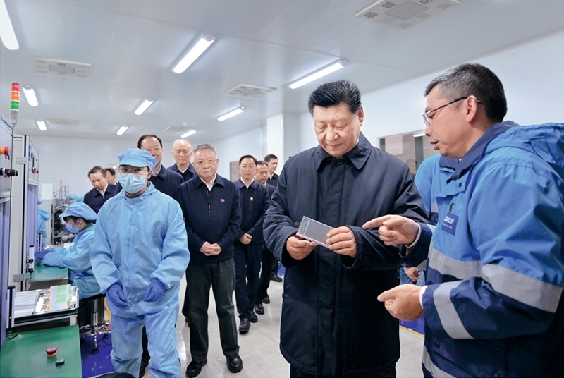 2024年3月18日至21日，中共中央總書記、國家主席、中央軍委主席習(xí)近平在湖南考察。這是18日下午，習(xí)近平在中德合資企業(yè)巴斯夫杉杉電池材料有限公司考察。 新華社記者 謝環(huán)馳/攝