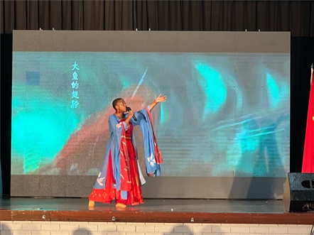 一等獎獲得者彩翼進(jìn)行才藝表。（圖片來源：孔子課堂）
