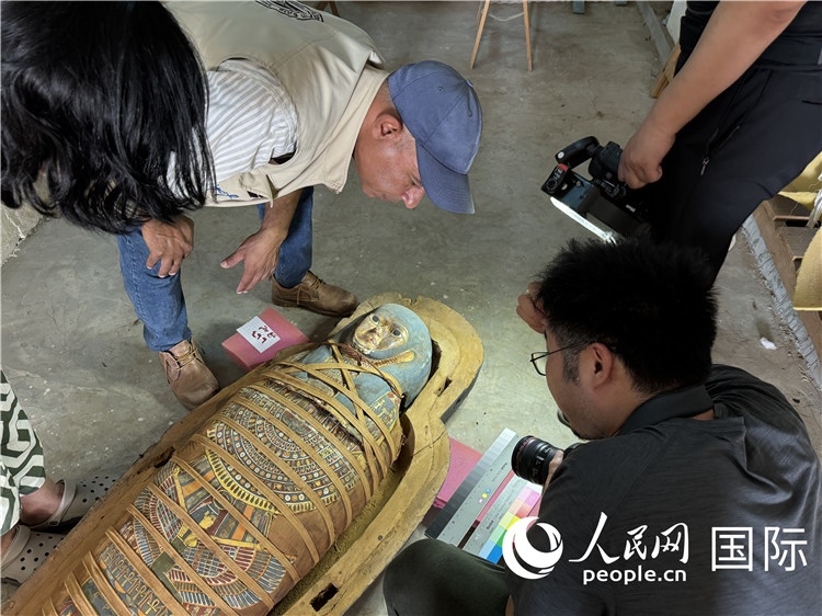 圖為中埃薩卡拉新出土文物數字化調查與研究項目團隊在工作現場。薛江攝