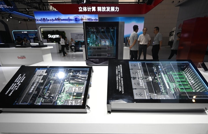 這是6月20日在博覽會上拍攝的中科曙光展區(qū)的一臺人工智能服務(wù)器。新華社記者 趙子碩 攝