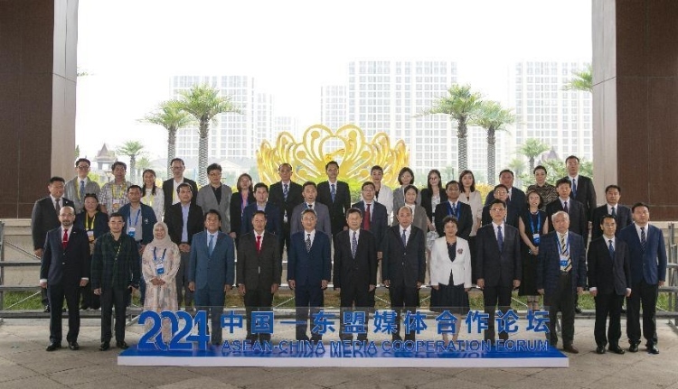 與會嘉賓合影。中國外文局供圖