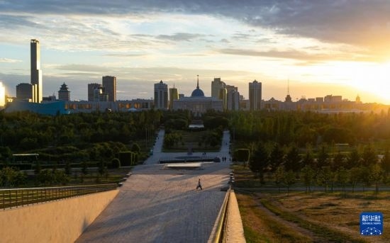 這是7月2日拍攝的哈薩克斯坦首都阿斯塔納的天際線。新華社記者 白雪騏 攝