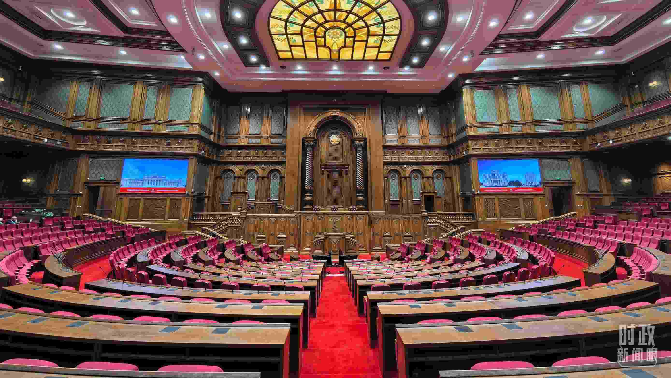 △中方援建塔議會(huì)大樓內(nèi)的聯(lián)席議會(huì)廳。（總臺(tái)央視記者陸泓宇拍攝）