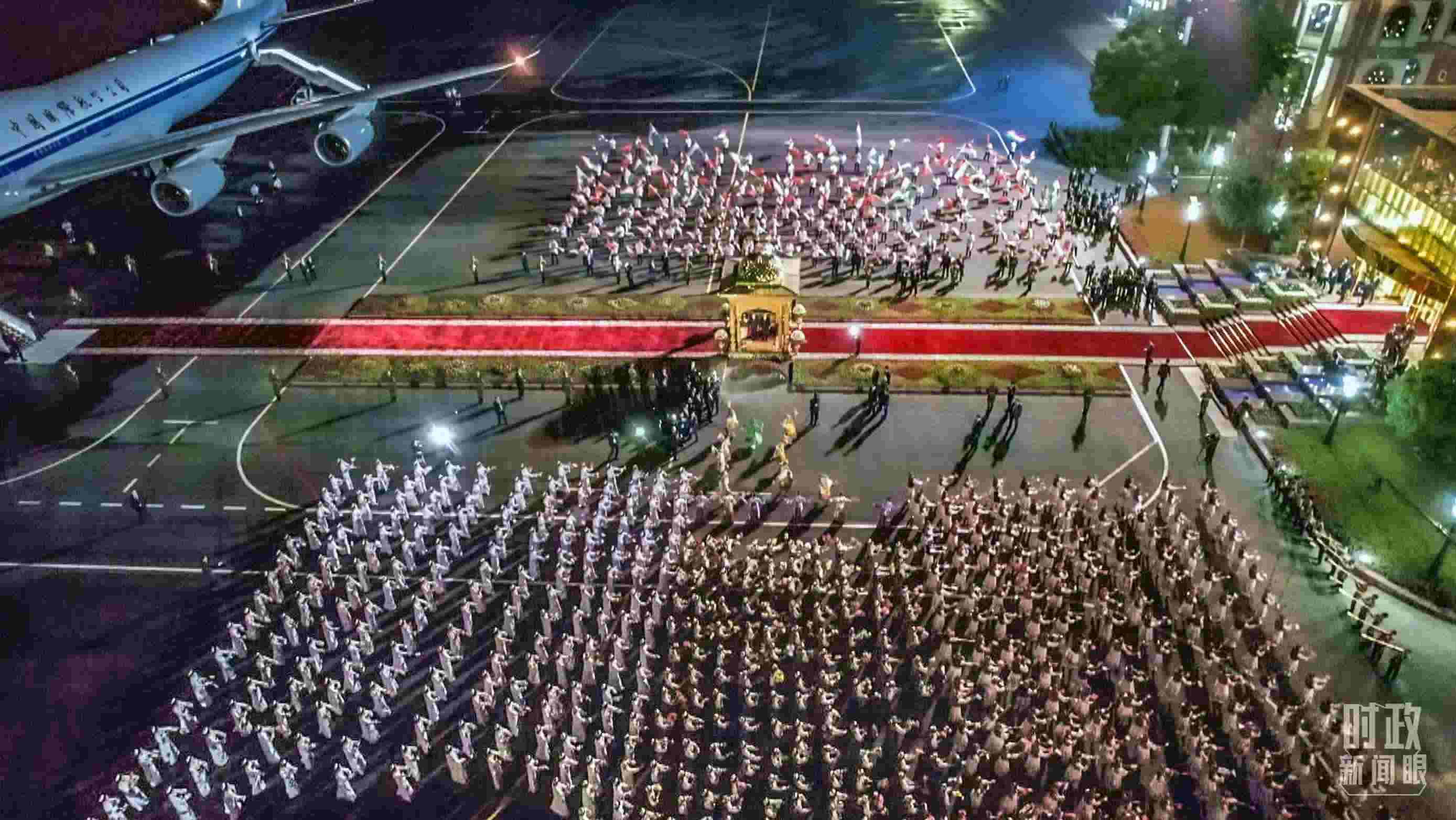 △塔方在機(jī)場(chǎng)舉行的盛大迎賓儀式。（總臺(tái)央視記者邢彬）