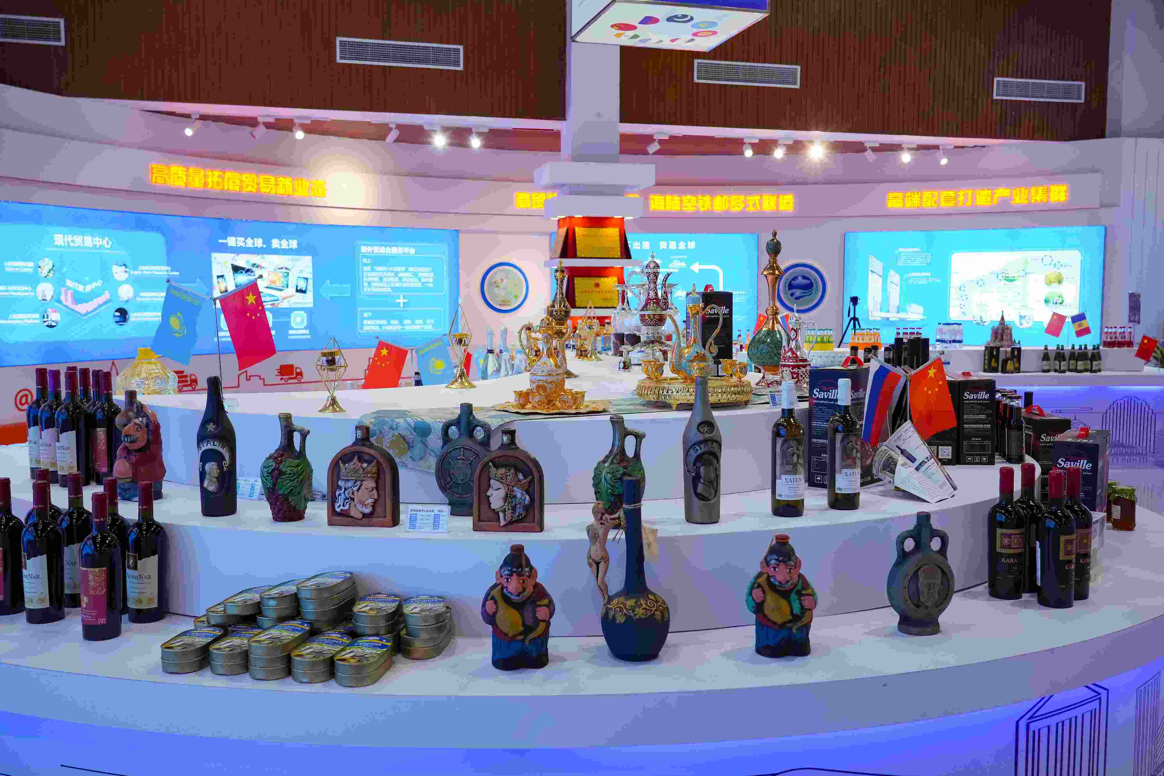 2022年10月19日，青島，上合示范區(qū)展出的上合組織國家特色商品。
