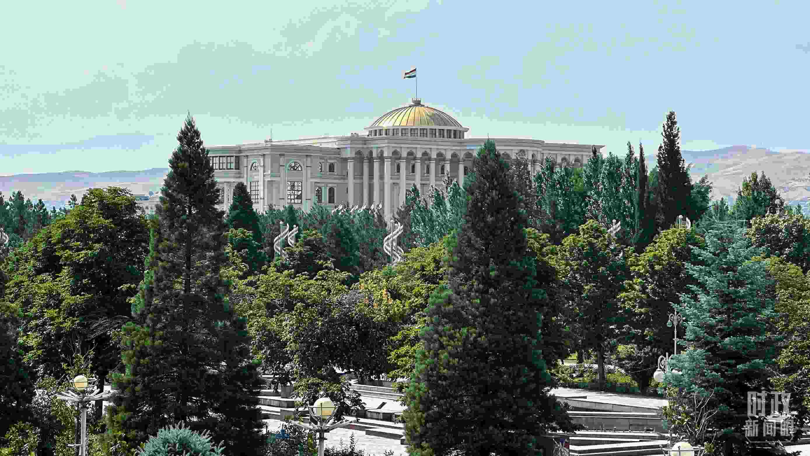 △塔吉克斯坦總統(tǒng)府。（總臺(tái)央視記者趙化拍攝）