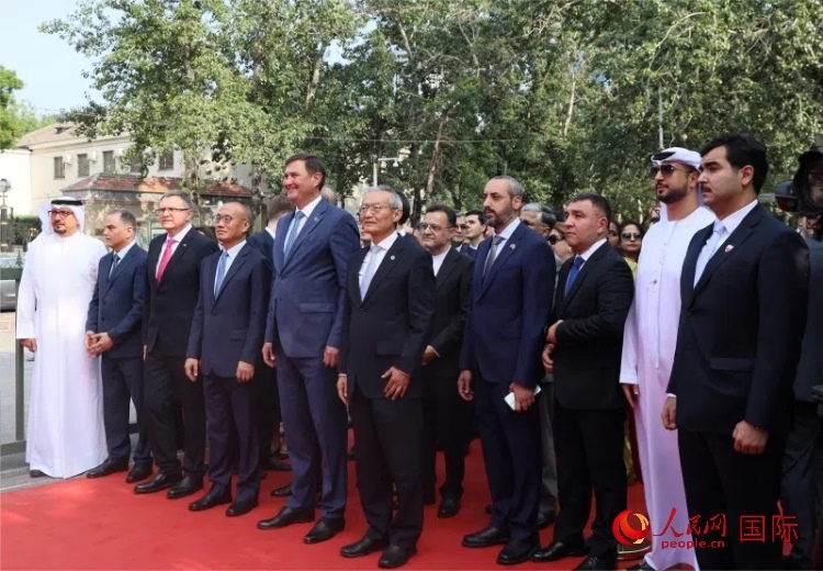 上合組織秘書長及成員國駐華使節(jié)參加活動(dòng)。人民網(wǎng) 俄布拉依·對山攝