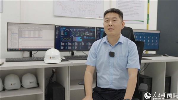 哈薩克斯坦能源投資公司副總經(jīng)理、總工程師張亮在接受人民網(wǎng)記者采訪。 人民網(wǎng)記者 葛泰佚攝