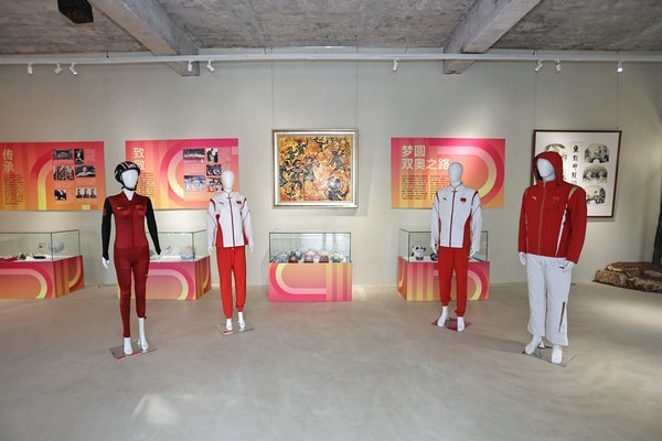 “揚(yáng)帆起航 為巴黎喝彩”中國(guó)體育文化展展廳。 主辦方供圖