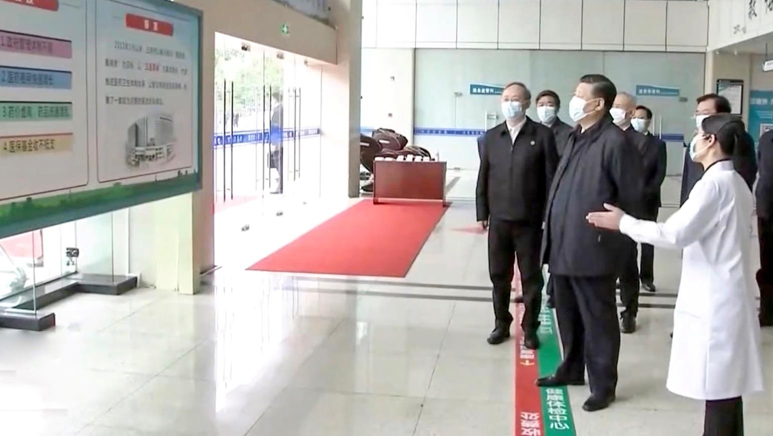 △2021年3月23日，習(xí)近平總書記在福建三明沙縣總醫(yī)院住院樓一層大廳，聽取醫(yī)改情況介紹。