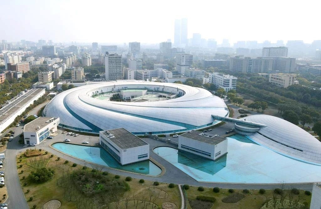 從一扇“門”、一座“城”、兩張“網(wǎng)”，看浦東新區(qū)改革常新