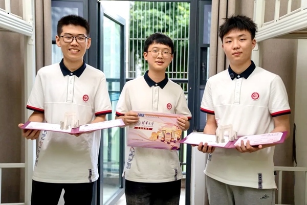 王子源（左）、母翰堯（中）、郭洋君（右）。清華大學(xué)供圖