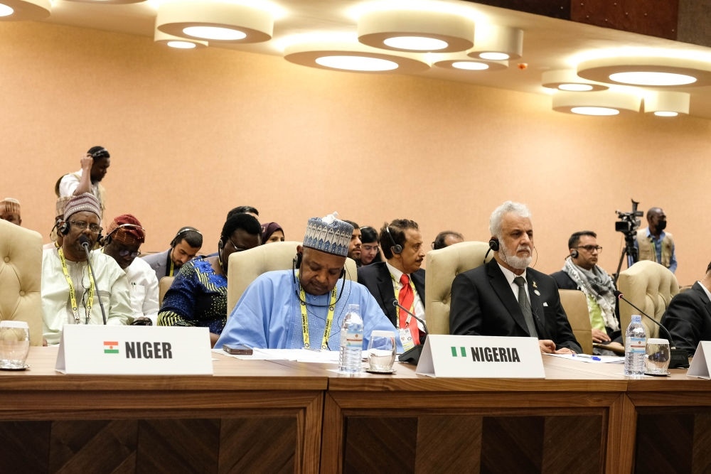 1月20日，與會(huì)代表出席在烏干達(dá)首都坎帕拉舉行的不結(jié)盟運(yùn)動(dòng)第19次峰會(huì)閉幕式。新華社發(fā)（阿佳拉·納瓦達(dá)攝）