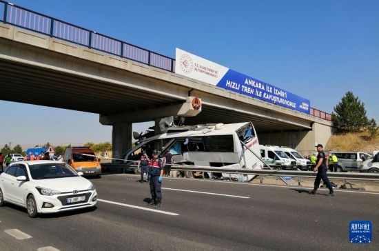 這是8月9日在土耳其安卡拉省波拉特勒拍攝的事故現(xiàn)場(chǎng)。新華社發(fā)（穆斯塔法·卡亞攝）