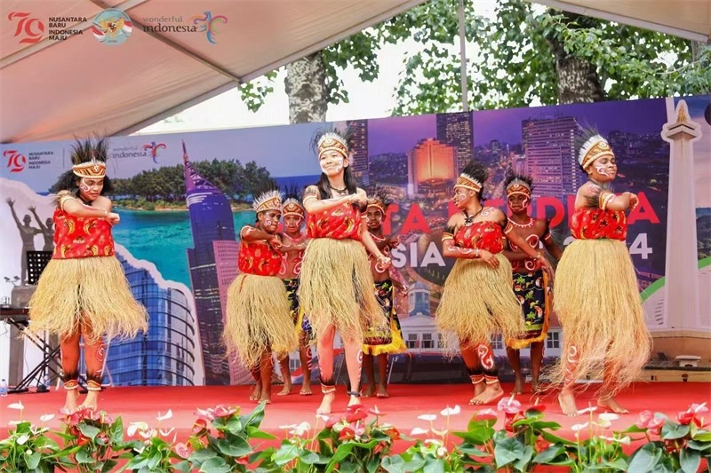 印尼在華留學(xué)生表演民族特色舞蹈。