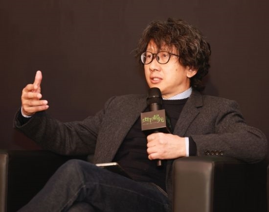 在學術(shù)論壇上發(fā)言的朱銳。（受訪者供圖）