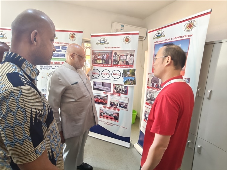 中方專家組組長(zhǎng)黃玉政介紹項(xiàng)目進(jìn)展。專家組供圖