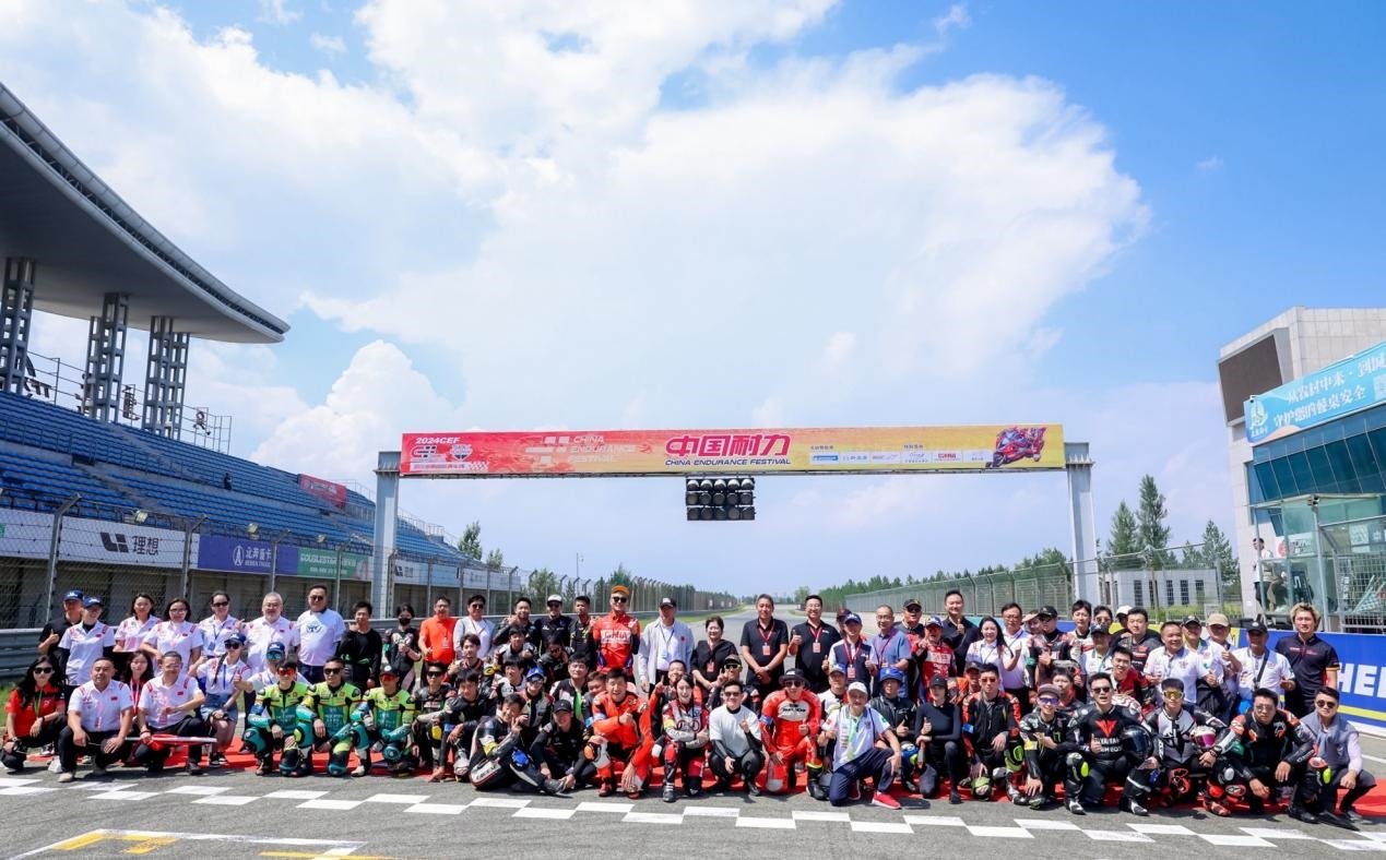 2024年中國(guó)耐力·鄂爾多斯站在鄂爾多斯國(guó)際賽車場(chǎng)舉辦。受訪者供圖