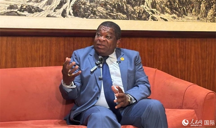 各國(guó)議會(huì)聯(lián)盟秘書(shū)長(zhǎng)馬丁·純貢接受采訪。人民網(wǎng) 曹欣悅攝