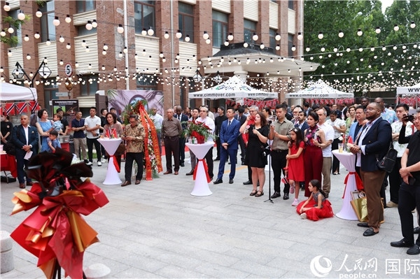 特立尼達和多巴哥駐華使館在其館內慶祝特多獨立62周年。人民網(wǎng)記者 趙益普攝