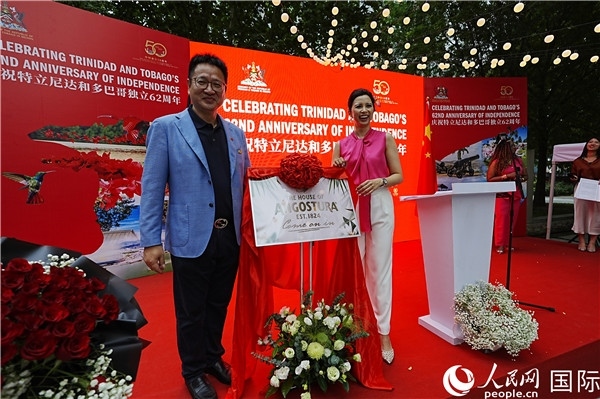 當天的慶祝儀式上，還舉行了特多著名酒品牌安高天娜回歸中國市場的揭幕儀式。人民網(wǎng)記者 趙益普攝