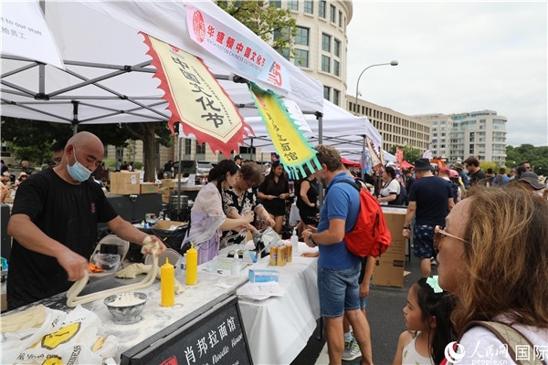 3、活動現(xiàn)場設置了眾多展臺。 人民網(wǎng)記者 李志偉攝