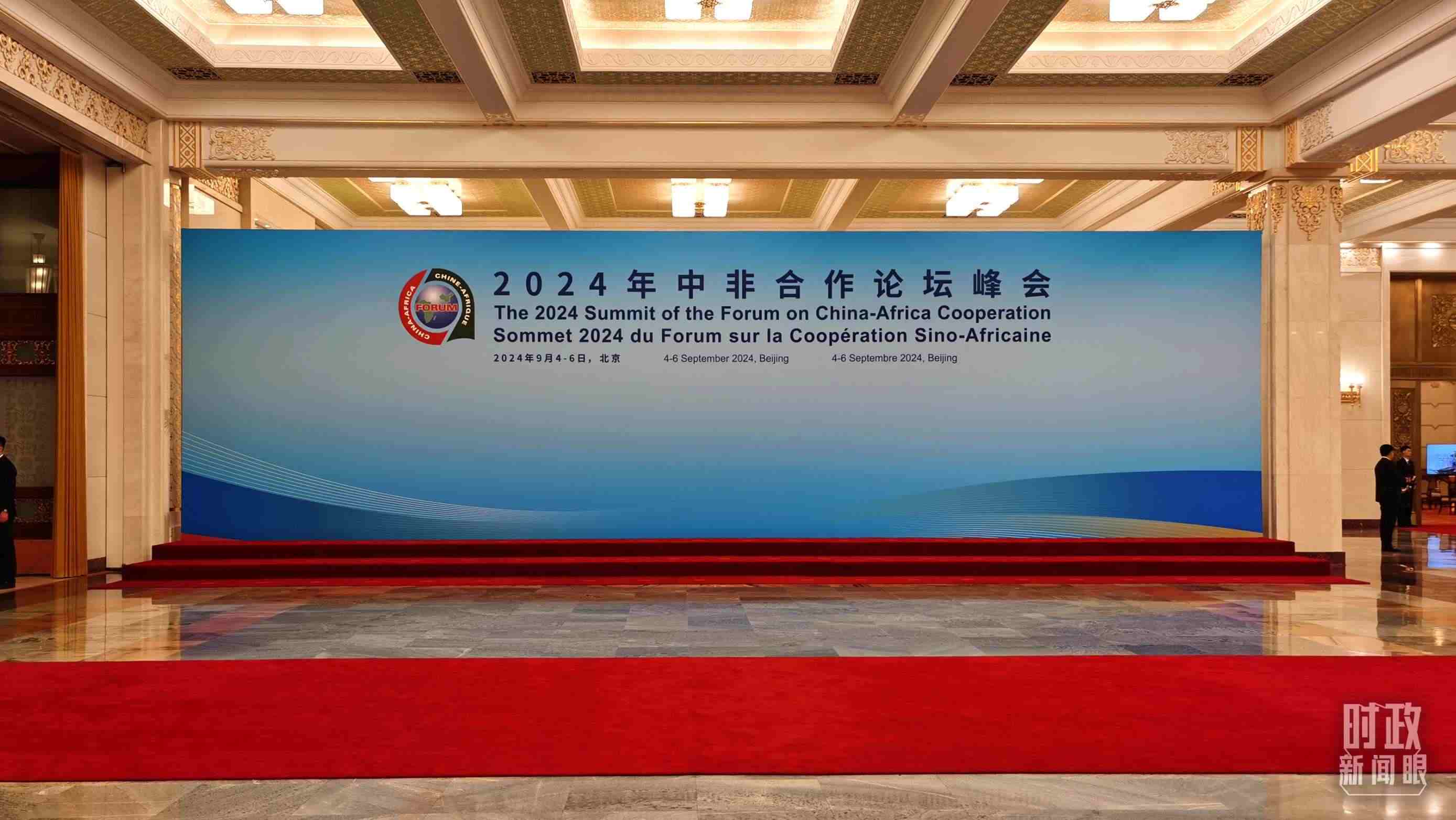  △開幕式前，與會領(lǐng)導(dǎo)人在這里集體合影。（總臺央視記者郭鴻拍攝）