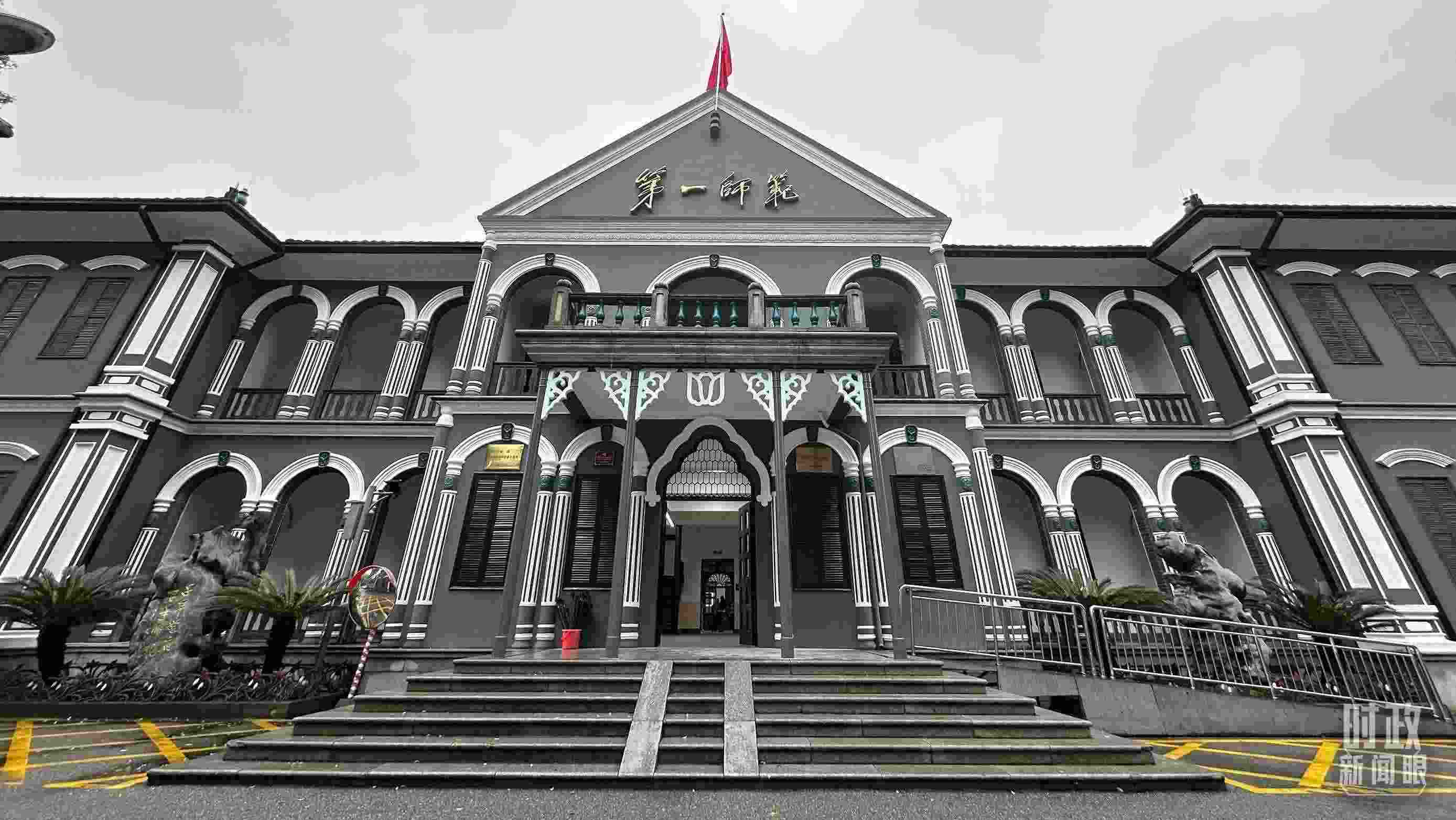  △2024年3月，習(xí)近平來到湖南第一師范學(xué)院（城南書院校區(qū)）考察。當(dāng)時(shí)他說，國家要強(qiáng)大，必須辦好教育。（總臺(tái)央視記者覃思拍攝）