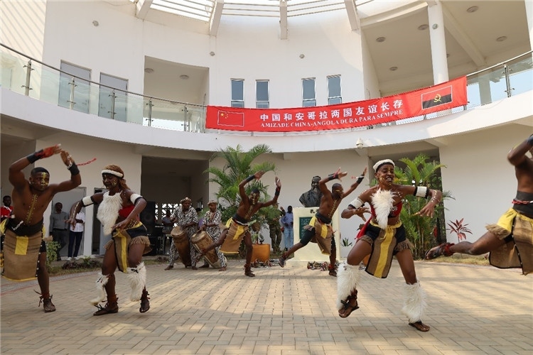 安哥拉民族舞。內(nèi)圖大學(xué)孔子學(xué)院供圖
