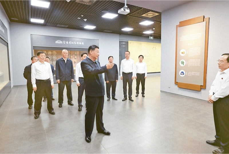 2024年9月10日，中共中央總書記、國(guó)家主席、中央軍委主席習(xí)近平在前往甘肅考察途中，來(lái)到陜西省寶雞市參觀寶雞青銅器博物院。 新華社記者 王曄/攝