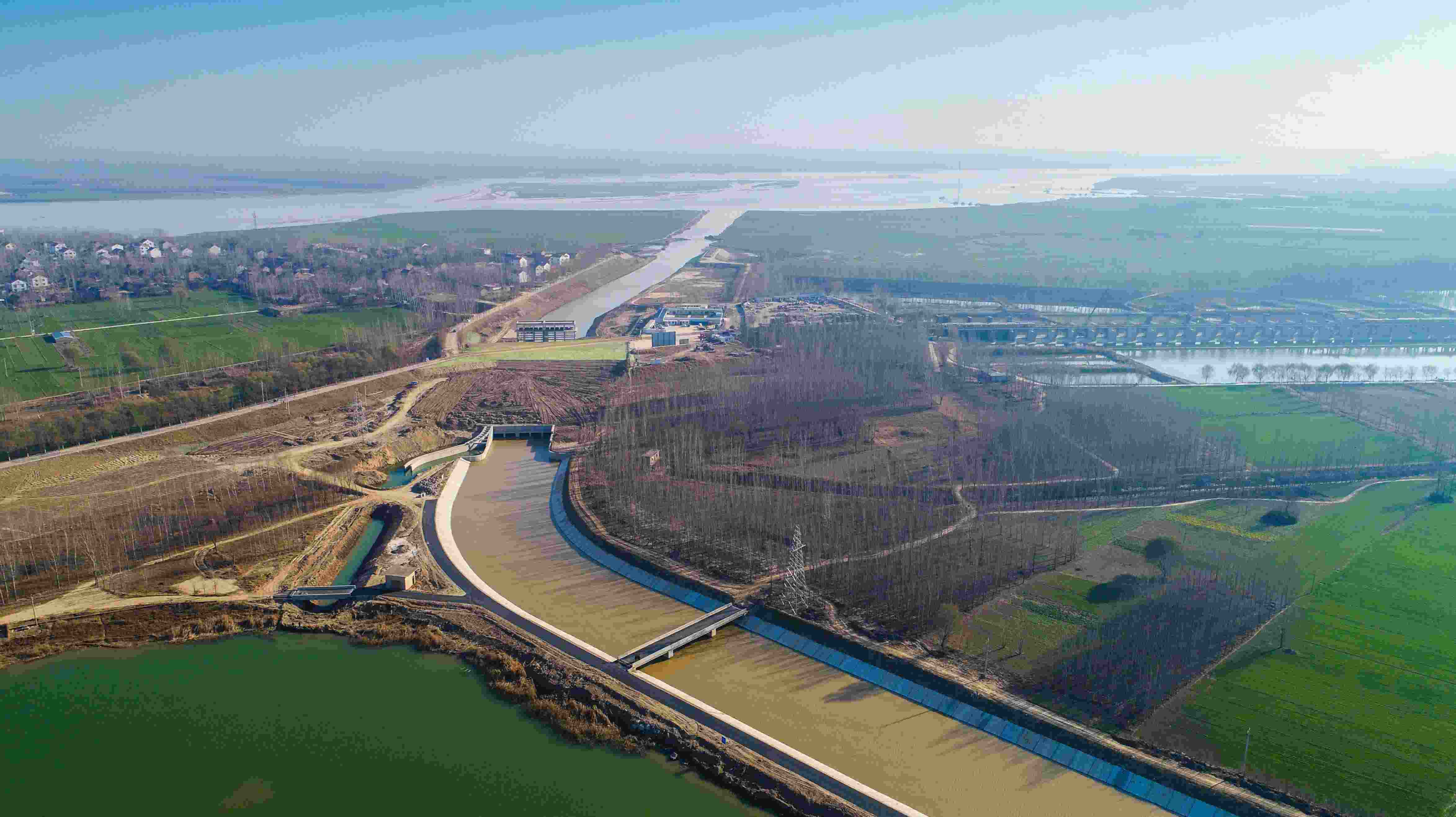 實(shí)施引黃入冀調(diào)水，助力華北地下水超采綜合治理和白洋淀生態(tài)環(huán)境修復(fù)。水利部水資源局供圖