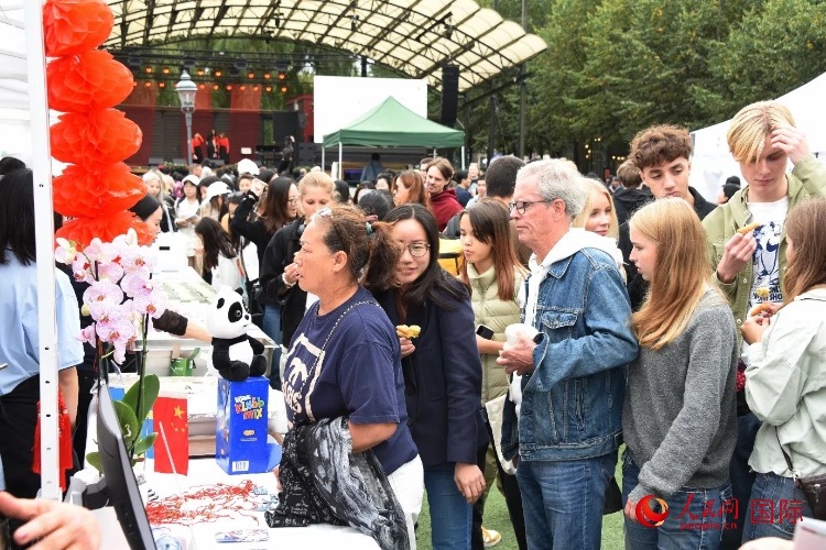 斯德哥爾摩中秋游園會。人民網(wǎng)記者 殷淼