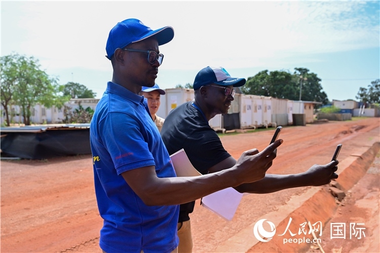 圖6 檢查組拍攝優(yōu)秀做法。謝坤攝